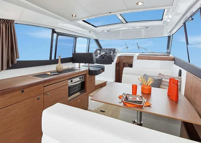 Life & Boat Hotel